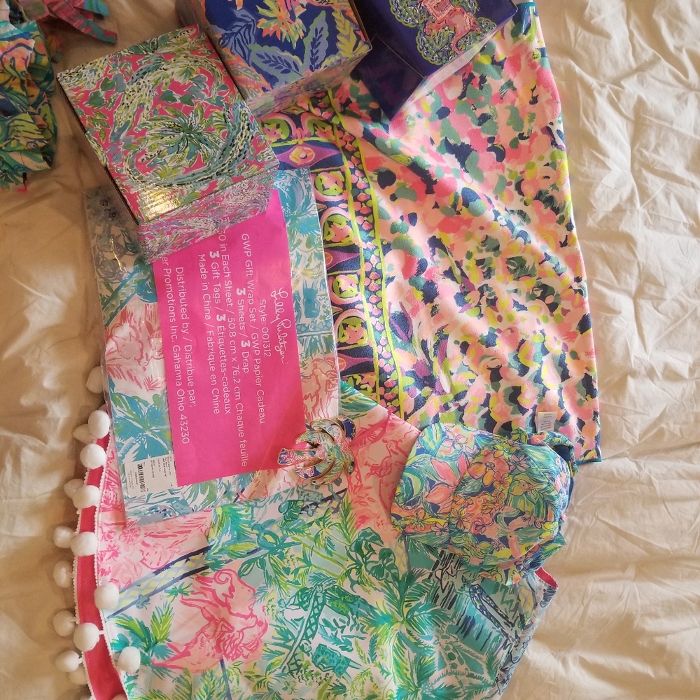 Lilly Pulitzer Bundle(hat, tree skirt, towel)